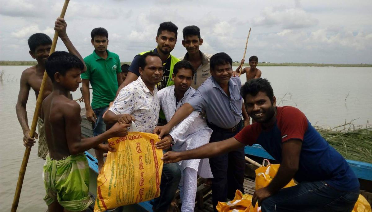 ত্রান বিতরন