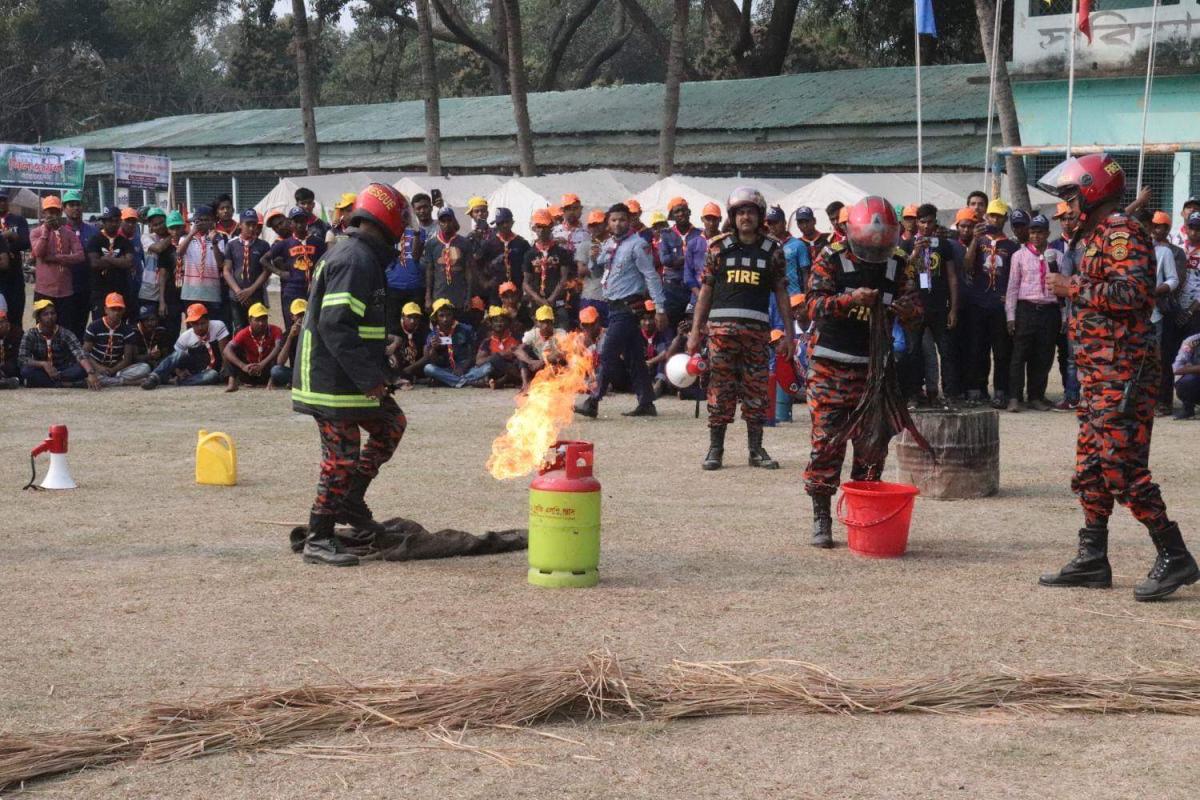 উদ্ধার কর্মী (Fire service & civil defence) 