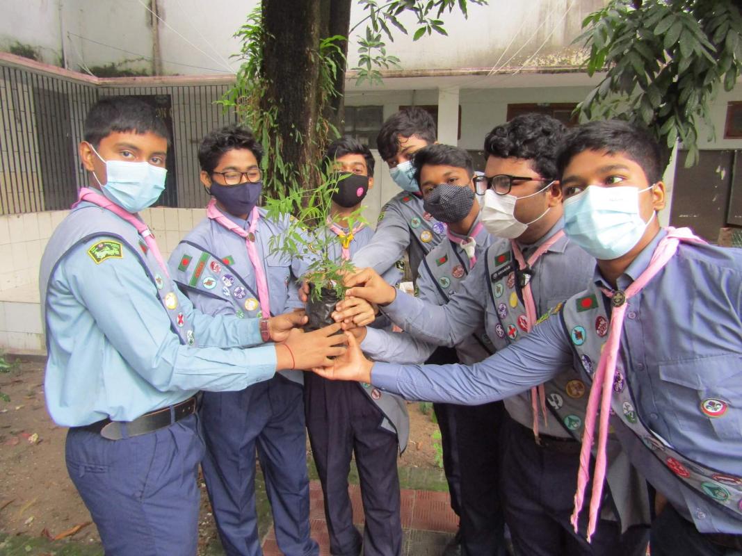 "গাছ লাগাই, পরিবেশ বাচাই"