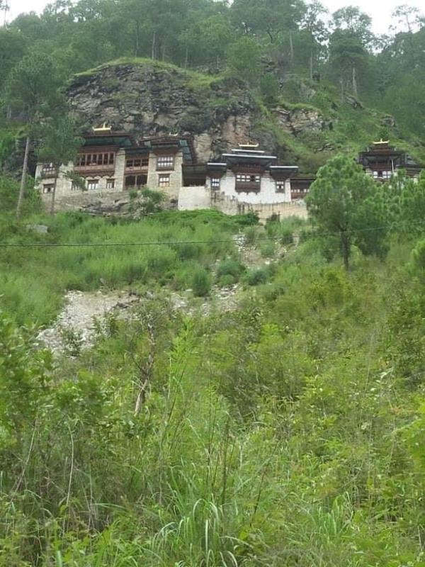 Hiking toward drak mar 