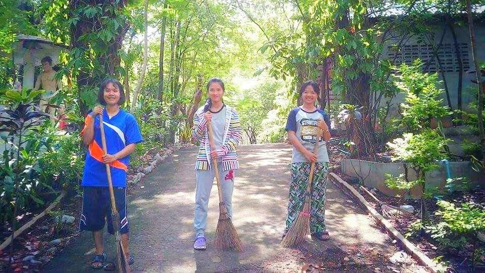 ทำความสะอาบริเวณวัด
