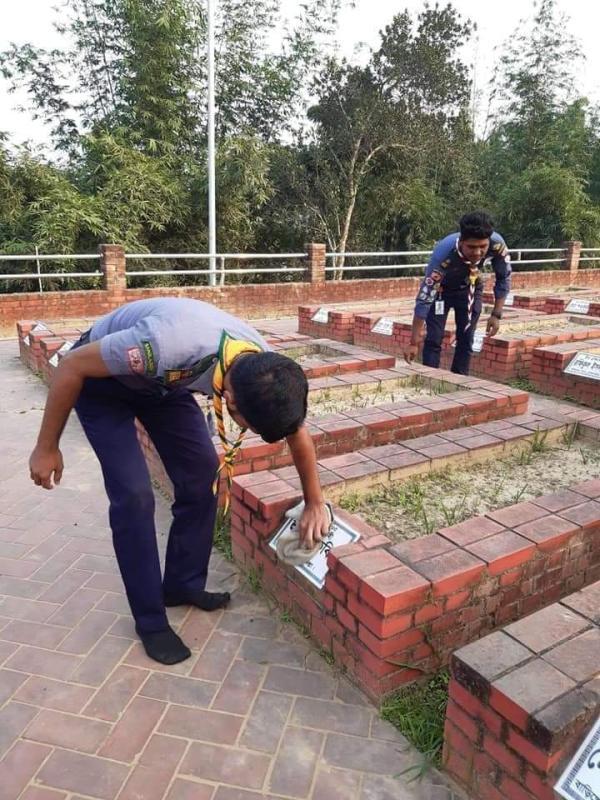 শহিদ মুক্তিযোদ্ধার গণকবর পরিস্কার পরিচ্ছন্ন কার্যক্রম।