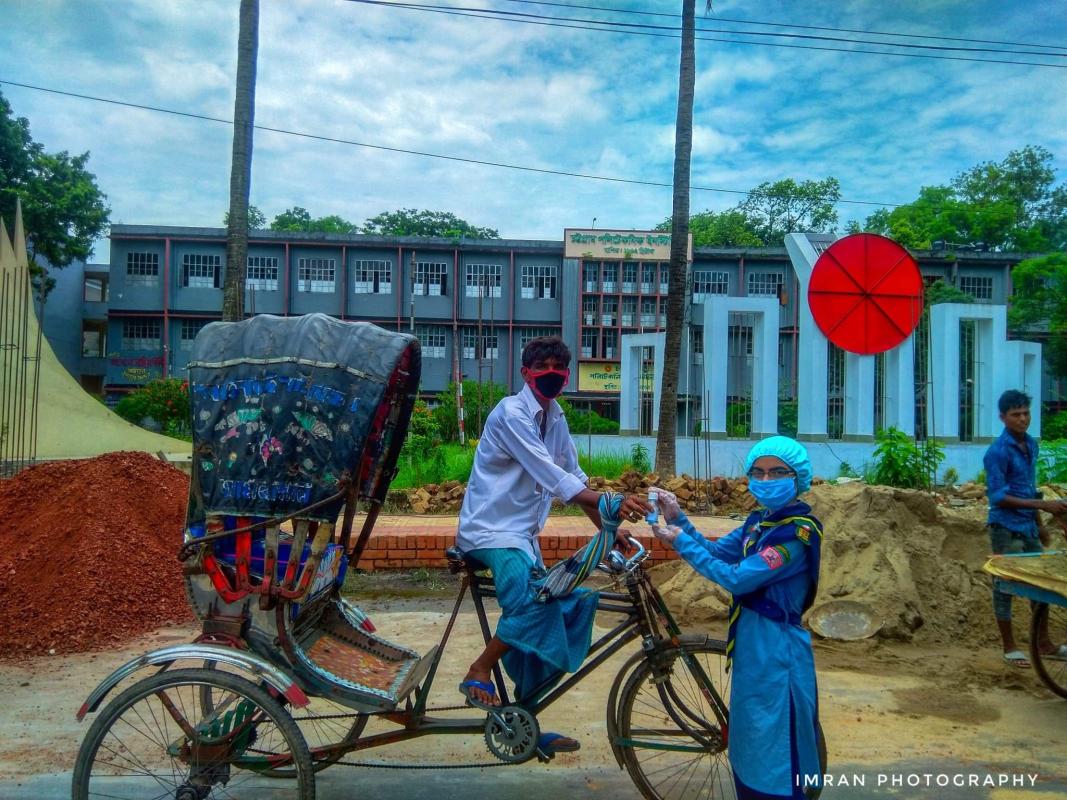 শতভাগ মাস্ক নিশ্চিত করণ ও হ্যান্ড স্যানিটাইজার বিতরণ