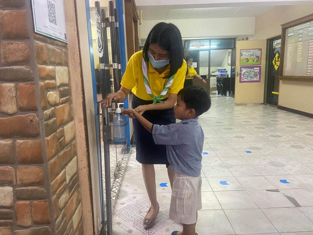 จิตอาสา สอนวิธีการล้างมือให้เด็ก