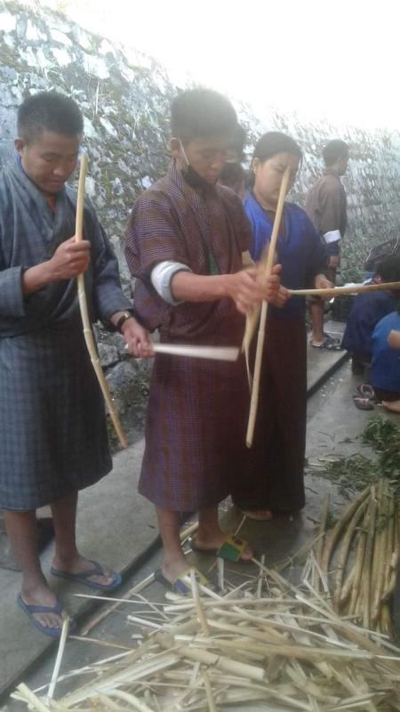 Server during Dechen Zhindrup