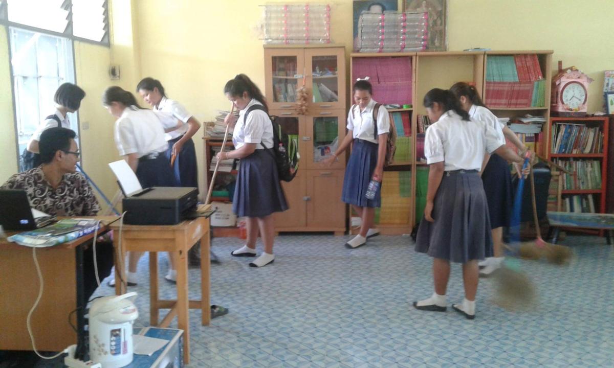 ทำความสะอาดห้องศูนย์ภาษาอังกฤษ