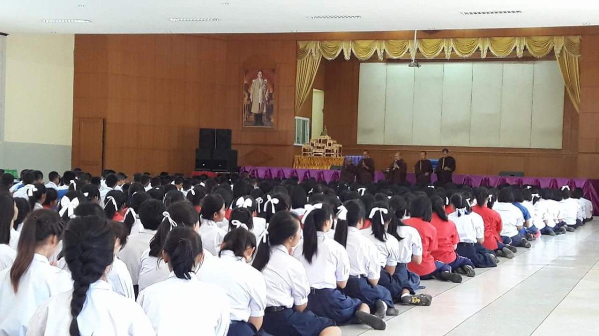 ร่วมรณรงค์การสวมหมวกนิรภัยขณะขับขี่รถจักยานยนต์
