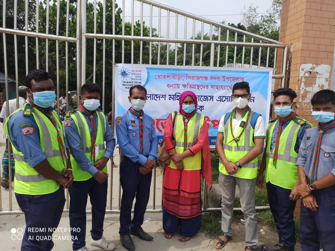 মহিলা জাজদের ত্রান বিতরন