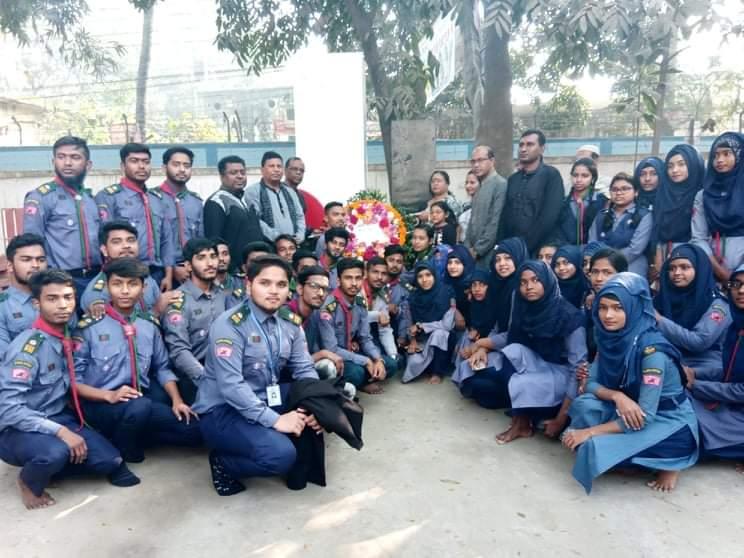আন্তর্জাতিক মাতৃভাষা দিবসে শহীদ মিনারে স্বেচ্ছাসেবক হিসেবে দায়িত্ব পালন।