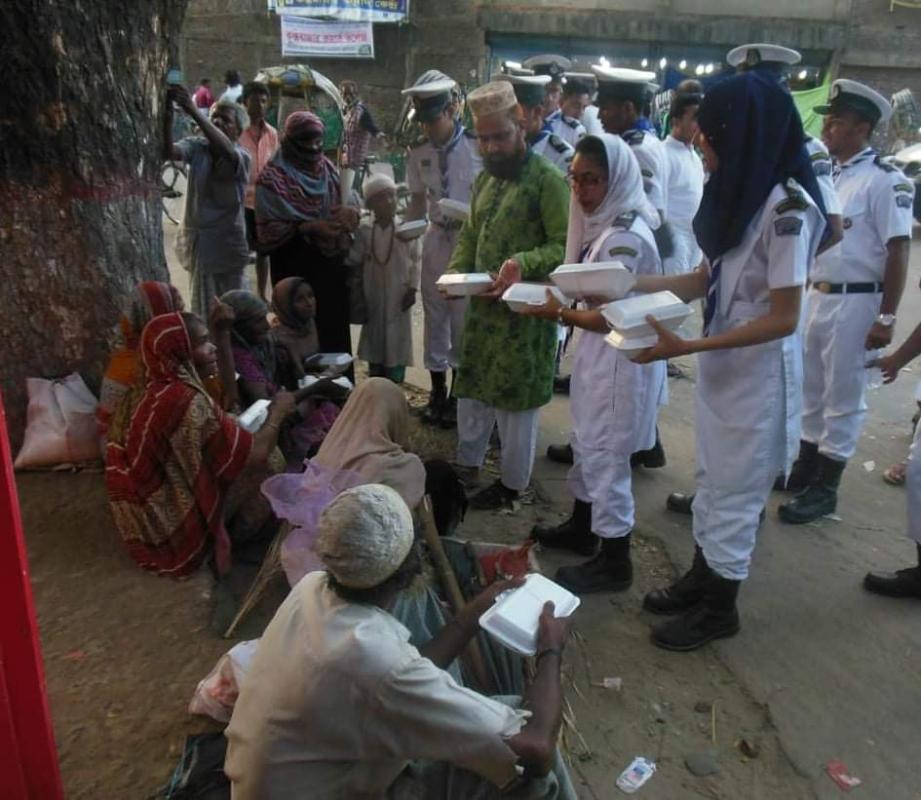 ছিন্নমূল ও সুবিধাবঞ্চিত মানুষদের রমজান মাসে ইফতার বিতরণ 