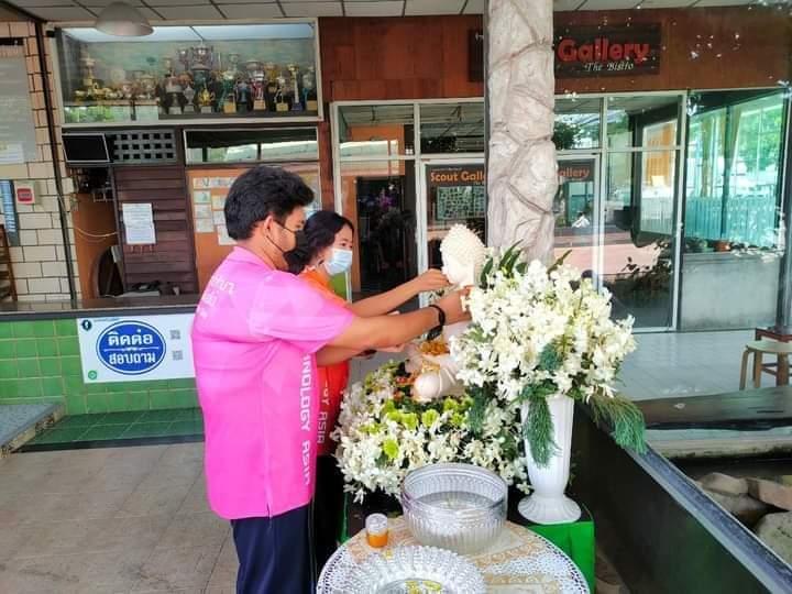 สรงน้ำพระ