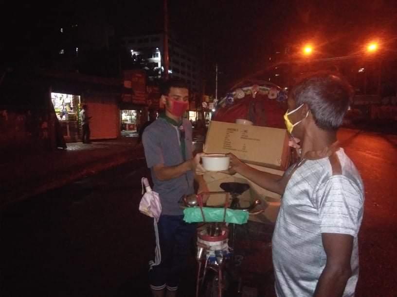 সুবিধাবঞ্চিত ও পথশিশুদের নিয়ে রাতের খাবার এর আয়োজন