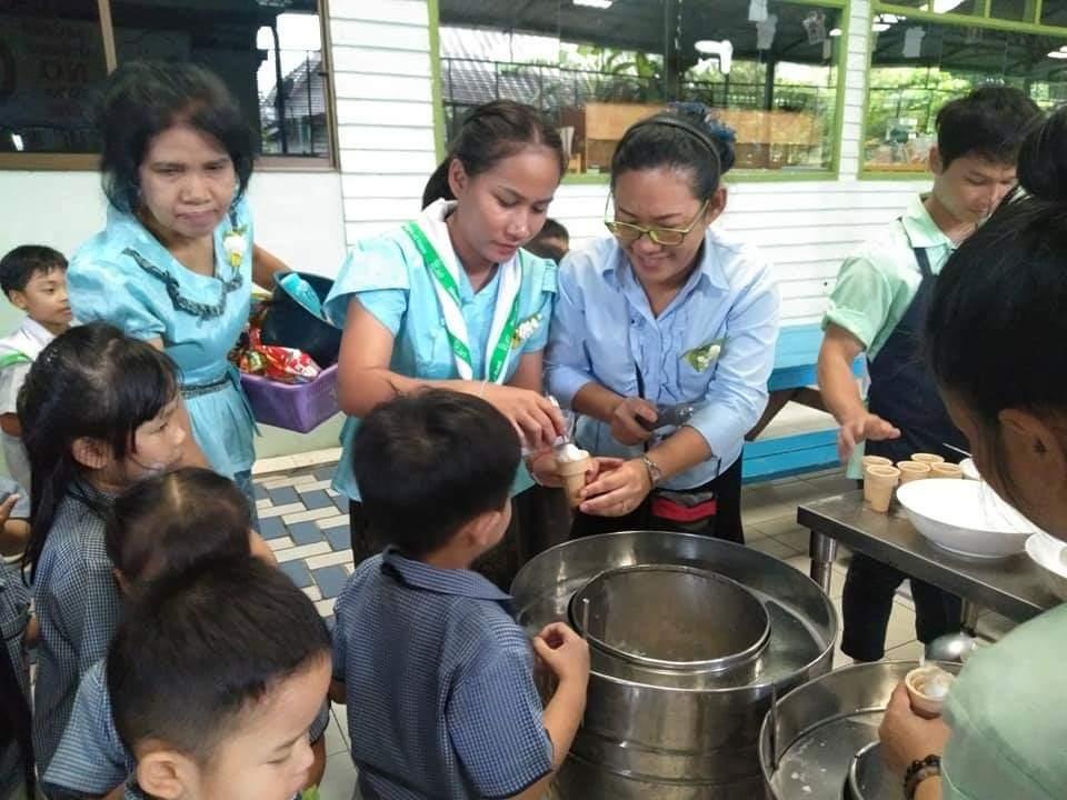 แจกไอติม