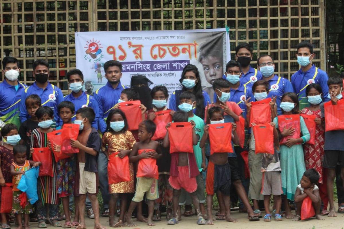 পথ শিশুদের ইদ উপহার বিতরণ 