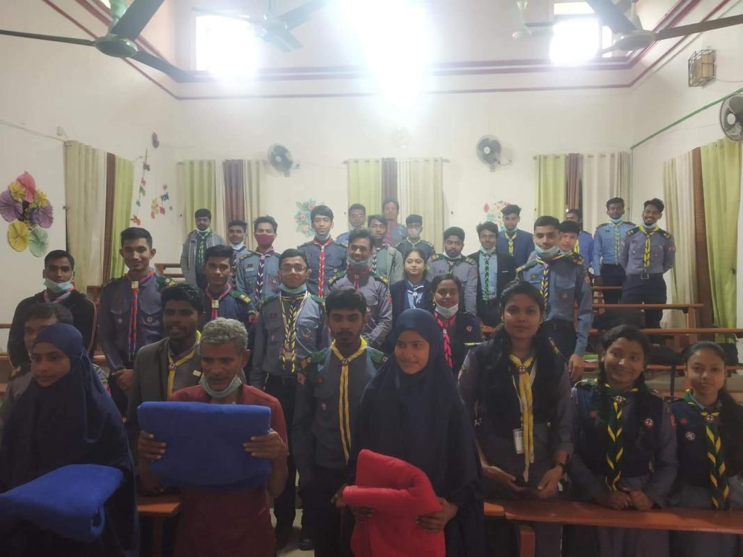 রাজশাহী জেলা রোভার এর উদ্যোগ এ শীতার্ত দের মাঝে কম্বল বিতরন