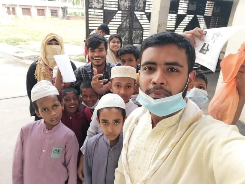 ঈদ বস্তু বিতরণ 