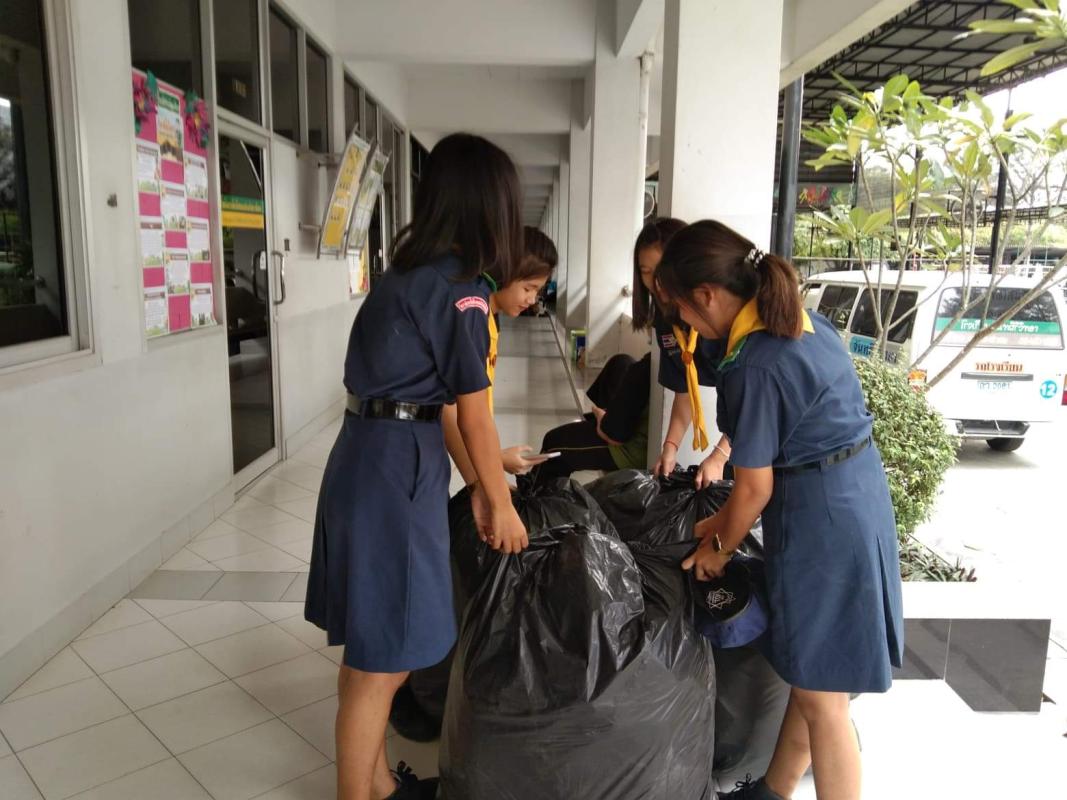  ช่วยกันยกของ