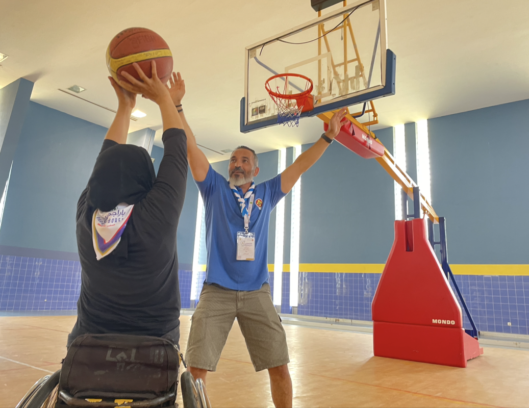 Basketball game with a wheelchair user