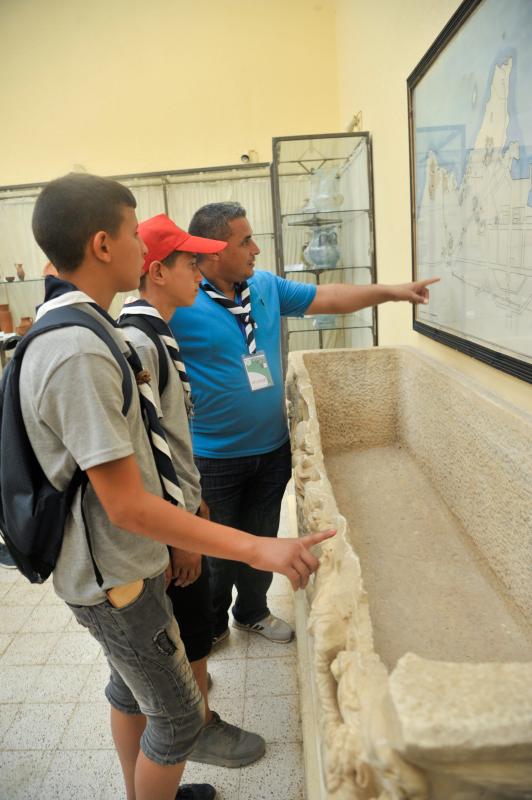 Young scouts visiting a gallery 