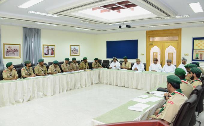 مديرية كشافة ومرشدات عُمان تناقش برنامج المخيم الكشفي الخليجي  بظفار