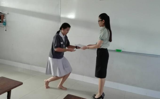 ฝึกซ้อมมารยาทไทยให้นักเรียน