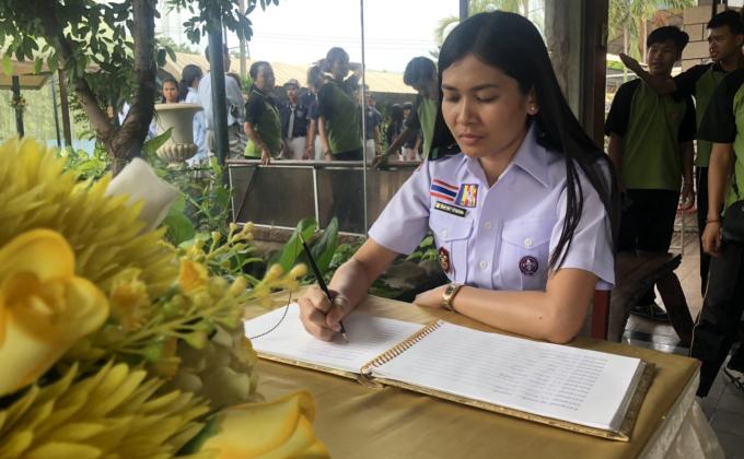 ลงนามถวายพระพรวันเฉลิมพระชนมพรรษา