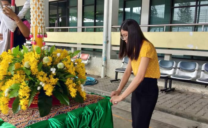 ร่วมจัดรถแห่เทียน