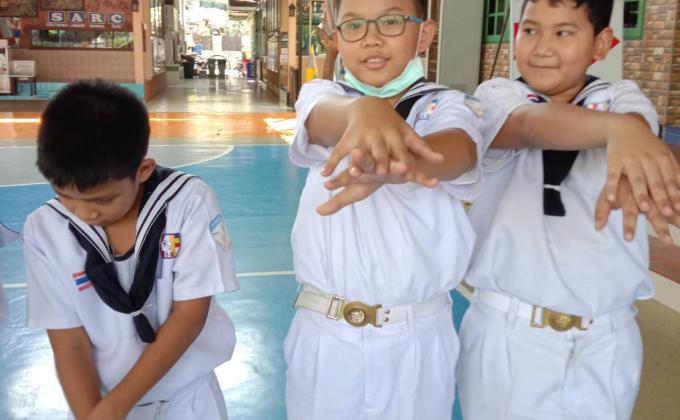 สอนน้องๆล้างมือ