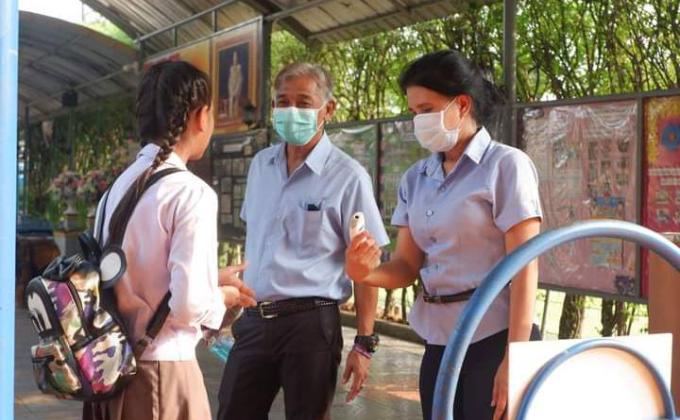 จิตอาสาคัดกรองนักเรียน