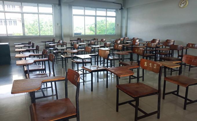 จัดโต๊ะสอบ