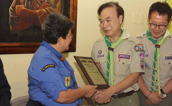 Asociación de Scouts de El Salvador y la Asociación Scout de Corea