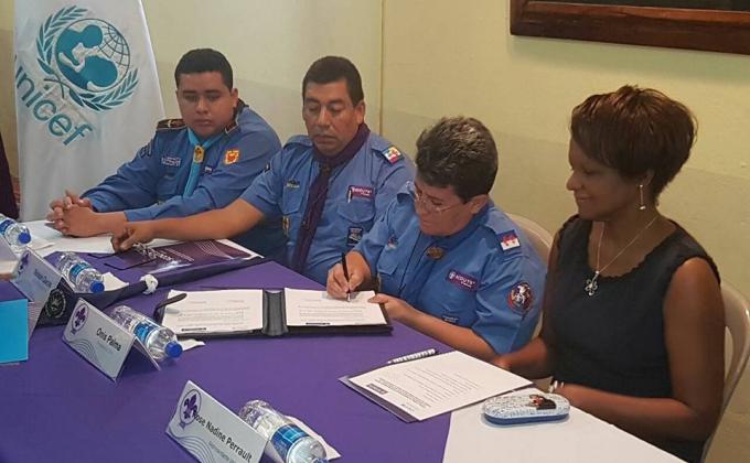Firma de convenio Asociación de Scouts de El Salvador y UNICEF.