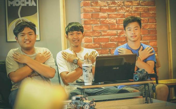 THE NEXT - យុវជនមានឆន្ទៈនិងក្តីស្រលាញ់ចំពោះកាមេរ៉ា៣នាក់ចាប់ដៃគ្នាដើរលើផ្លូវនៃក្តីស្រមៃរបស់ខ្លួន