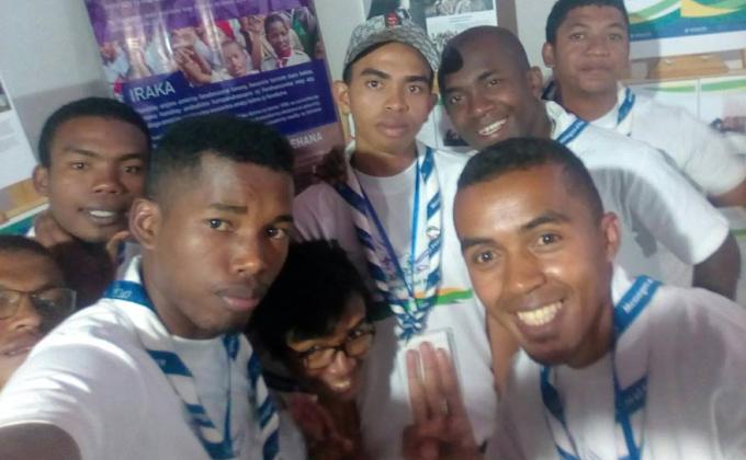 Mop Ibrahim avec les autres membres.... 