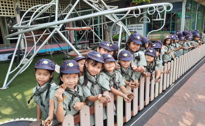 บำเพ็ญประโยชน์ในชั่วโมงวิชา ลูกเสือ เนตรนารี