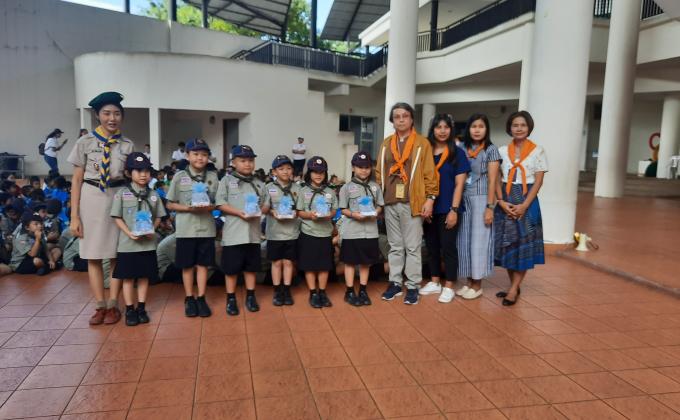 มอบของที่ระลึกให้กับพิพิธภัณธ์เด็กแห่งชาติ