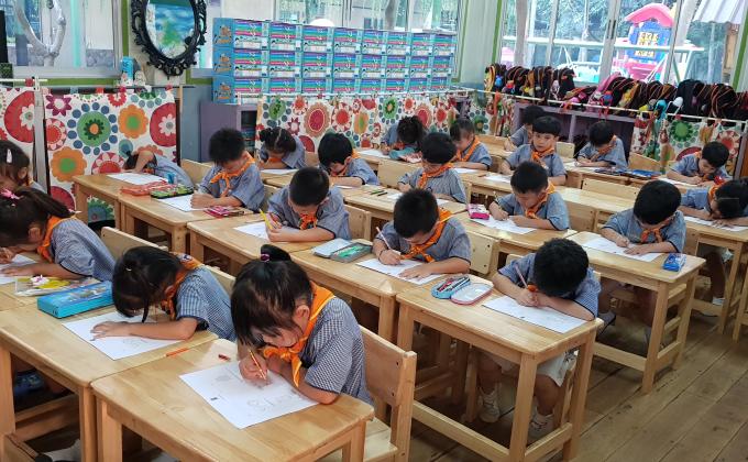 การให้ความรู้กับเด็ก