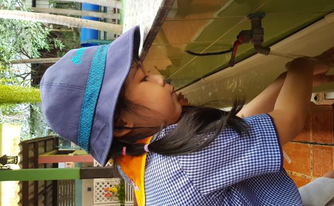 ฝึกวิธีการล้างมือโดยให้เด็กปฏิบัติจริง