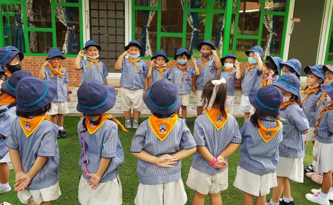 การทำความเคารพในแบบลูกเสือ