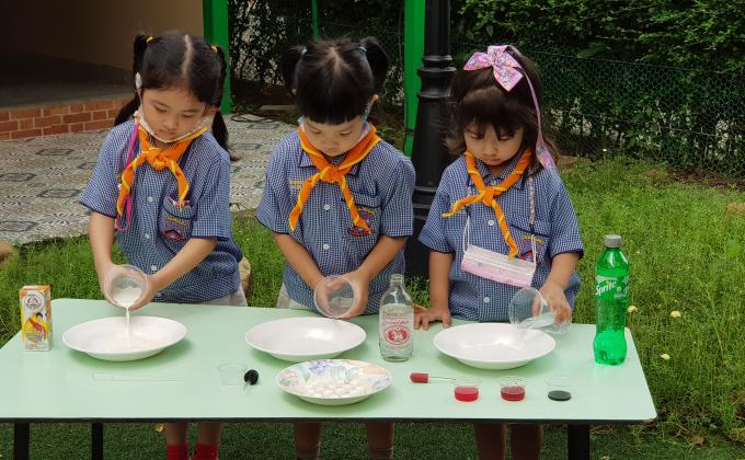 นักวิทยาศาสตร์น้อย