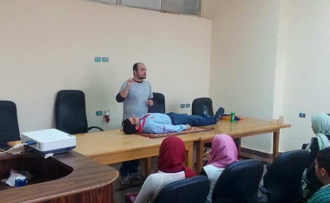 جلسات تدريبية علي الازمات والكوارث ومهارات الاسعافات الاولية