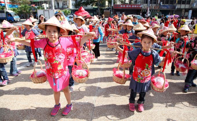幼童軍團集會 雞籠童軍團(基隆第26團)參與基隆市客家義民節挑擔活動