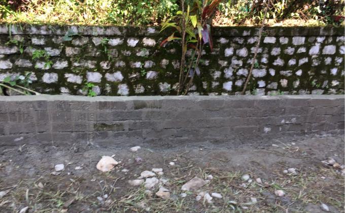 Construction of wall for garden 