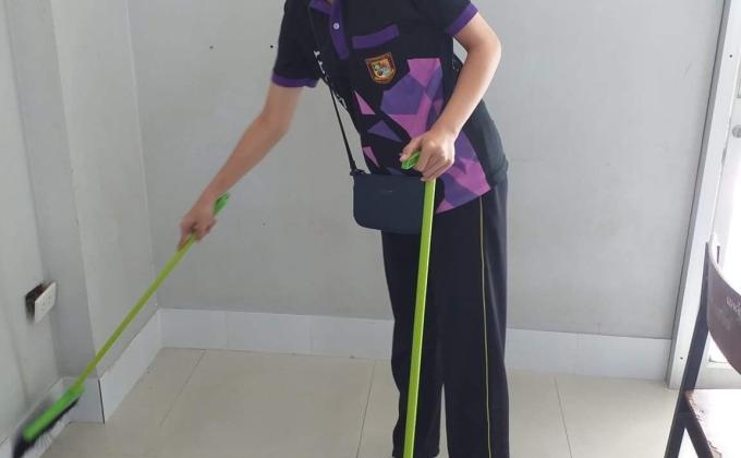 กวาดขยะในห้องเรียน