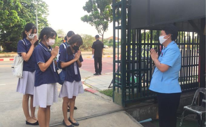 ดูแลนักเรียนตอนเช้า