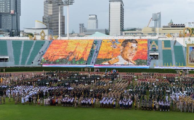 นักเรียนร่วมเดินสวนสนาม