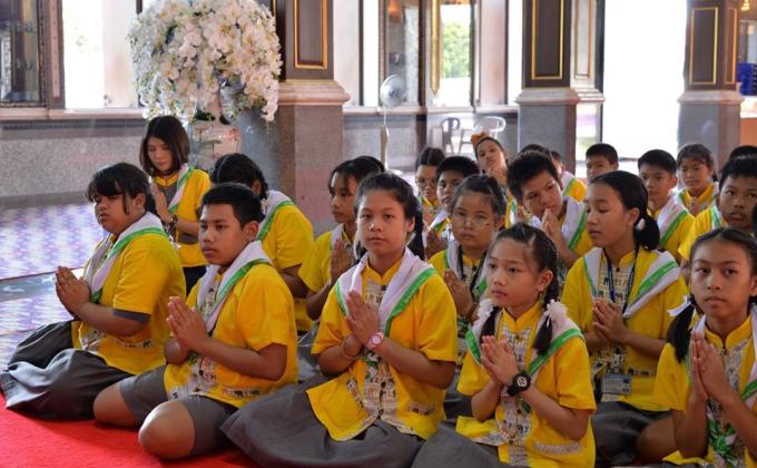 ถวายเทียนพรรษา