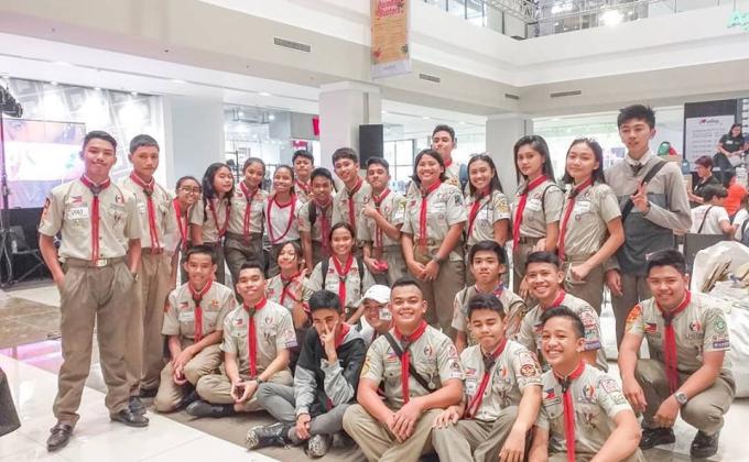 Scouts in the Philippines helps in repacking Love Bag for IPS