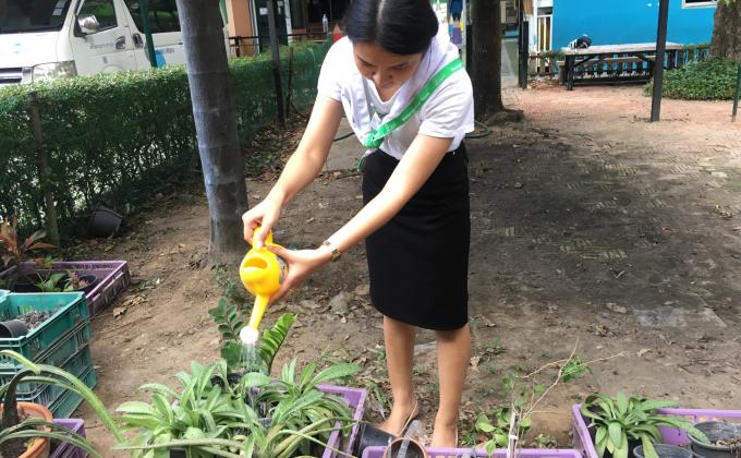 บำเพ็ญประโยชน์ รดน้ำต้นไม้