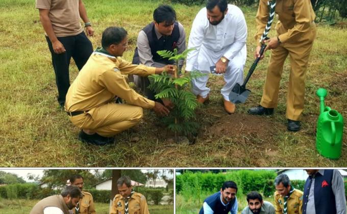 Pakistani scouts taking part in green pakistan campaign in islamabad